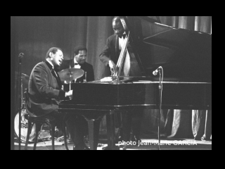 PETERSON Oscar Trio 14 with Bobby Durham (dms) & Unknown (b).jpg